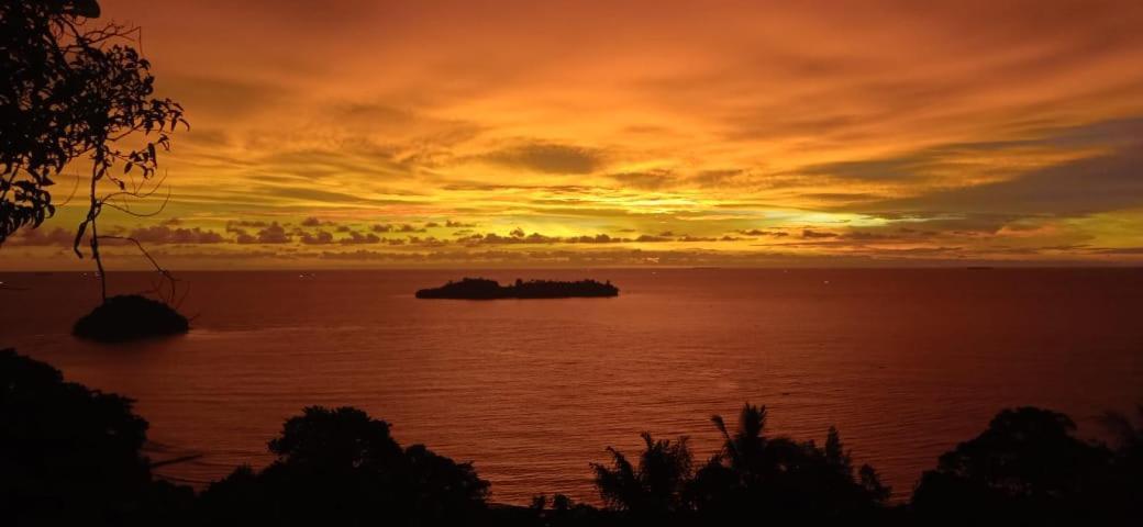 The View Padang, Amazing View, 8 Mins Mentawai Fast Ferry, Cold Beer,Close To Restaurants Dış mekan fotoğraf