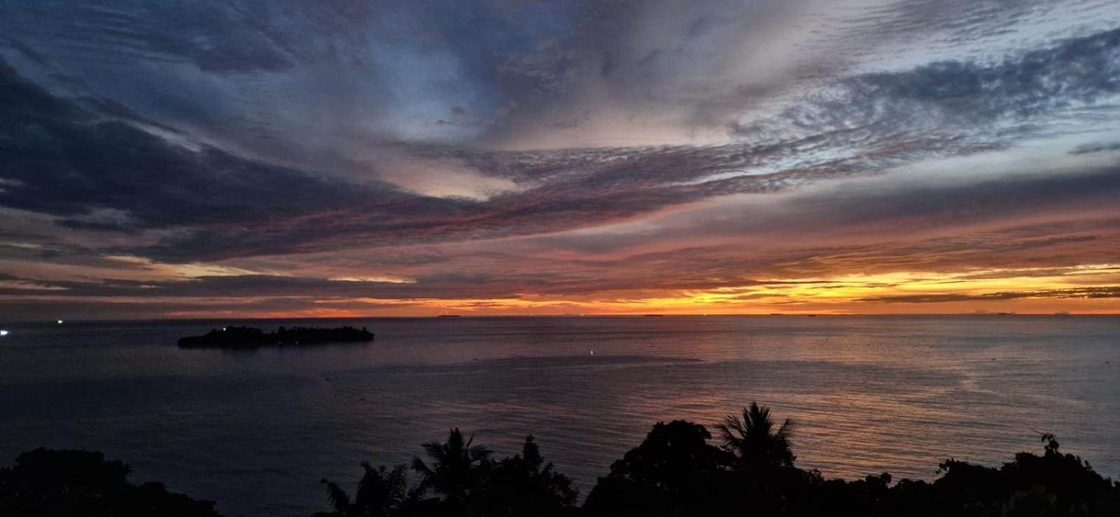 The View Padang, Amazing View, 8 Mins Mentawai Fast Ferry, Cold Beer,Close To Restaurants Dış mekan fotoğraf