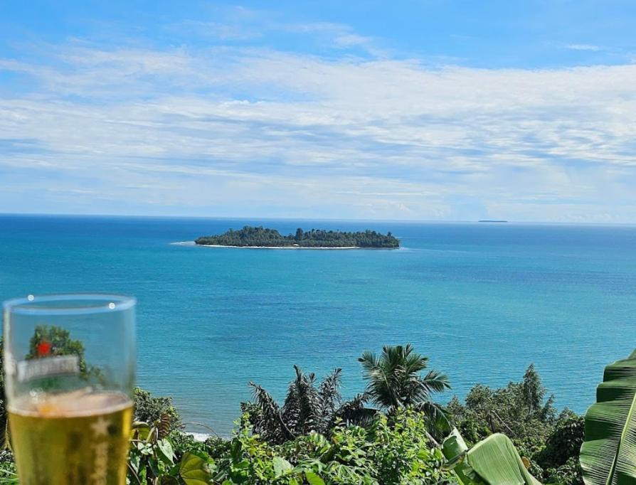 The View Padang, Amazing View, 8 Mins Mentawai Fast Ferry, Cold Beer,Close To Restaurants Dış mekan fotoğraf