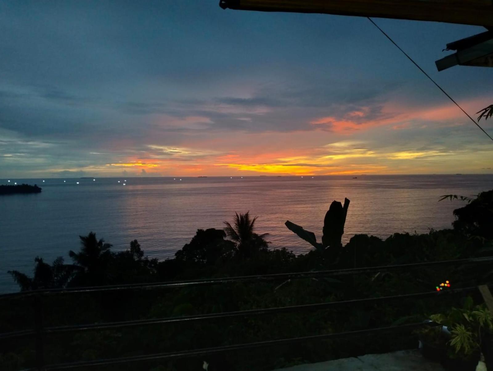 The View Padang, Amazing View, 8 Mins Mentawai Fast Ferry, Cold Beer,Close To Restaurants Dış mekan fotoğraf